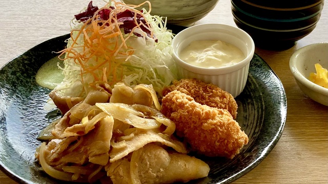 カキフライと豚の生姜焼き定食