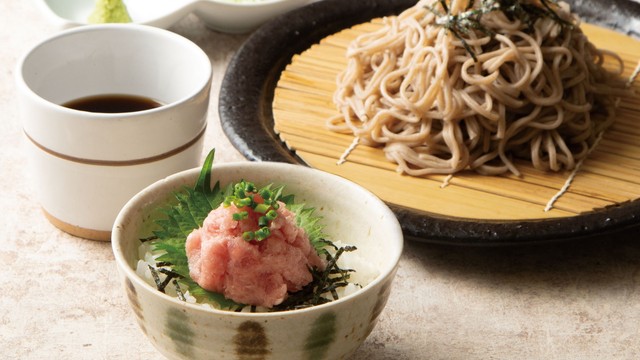 ざるそばとミニネギトロ丼